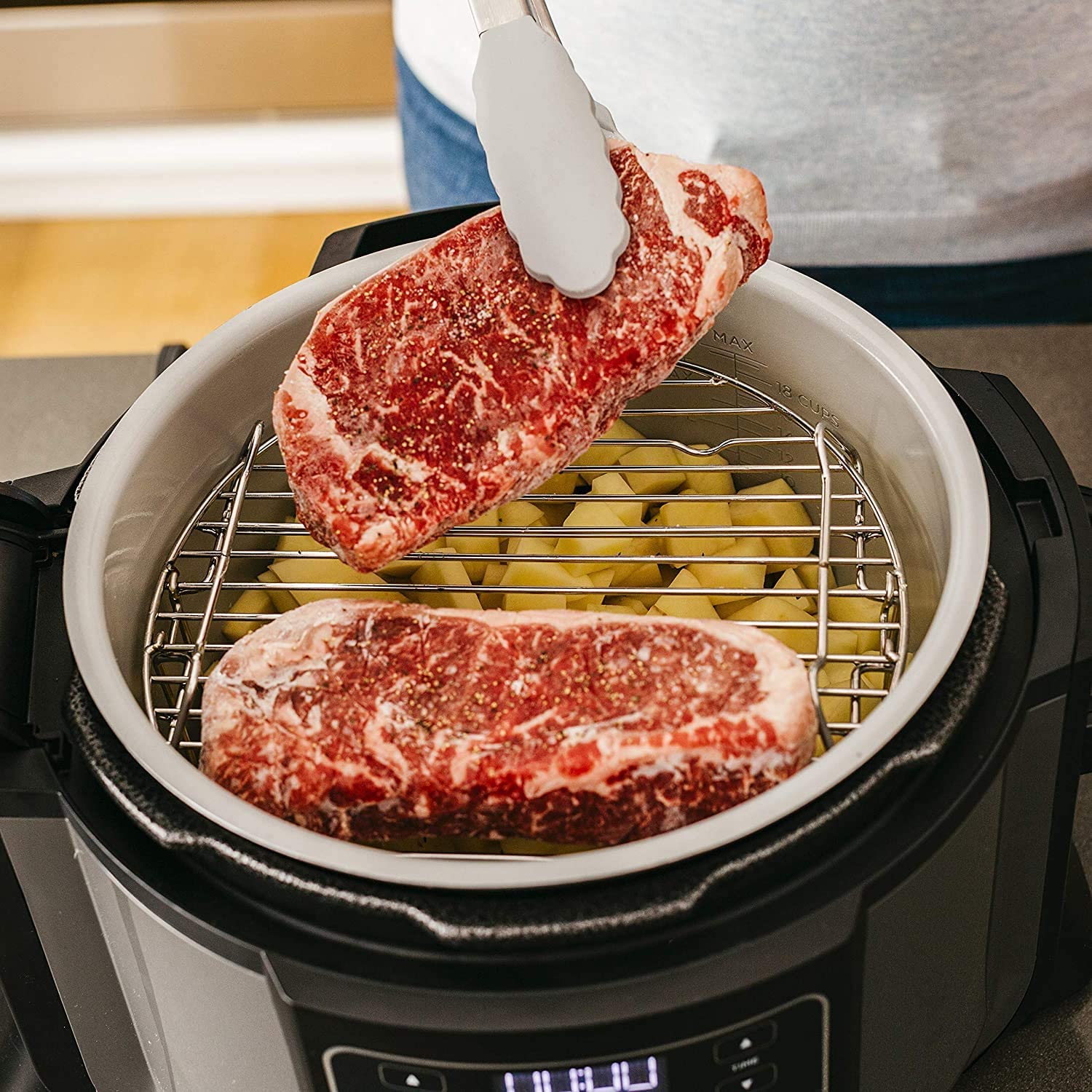 Restored 8-in-1 Multi-Cooker Pressure Cooker and Air Fryer 6.5 Qt K5663
