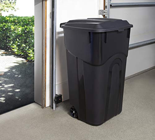 32 Gallon Black Wheeled Trashcan with Attached Lid Q259713