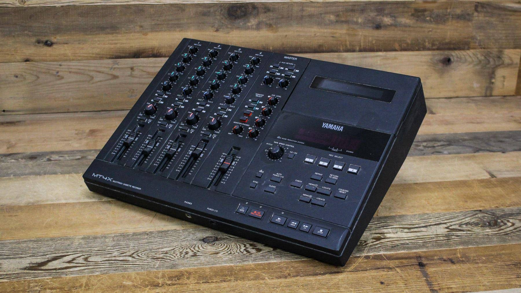 4-Track Cassette Tape Recorder O5949
