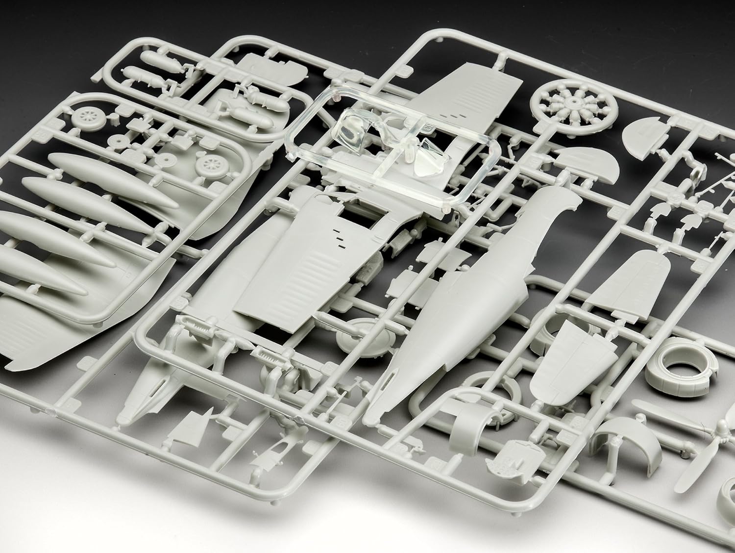 14.8 cm length 17.3 cm spanwidth F4U-4 Corsair Model Kit B257