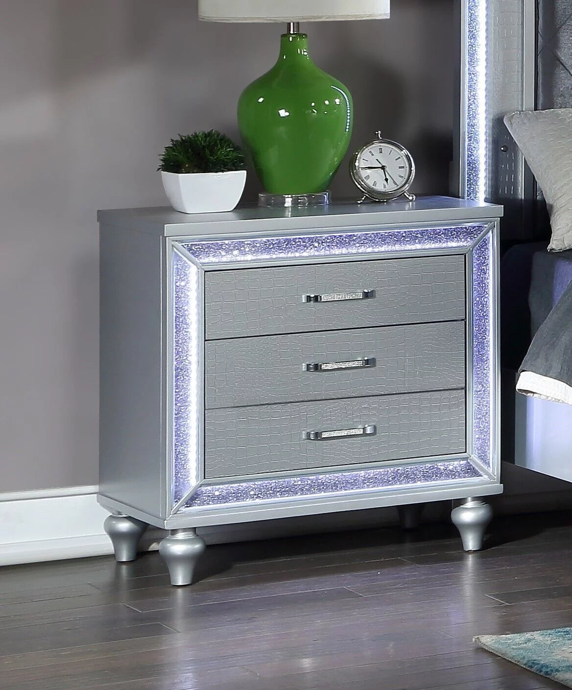 4pc King Size Upholstered Bed Dresser Mirror Nightstand Wooden Set Silver Finish R812