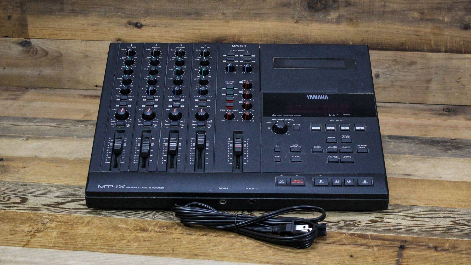 4-Track Cassette Tape Recorder O5949